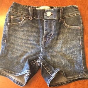 NWOT-Infant Girls Levi’s Stretch Jean Shorts